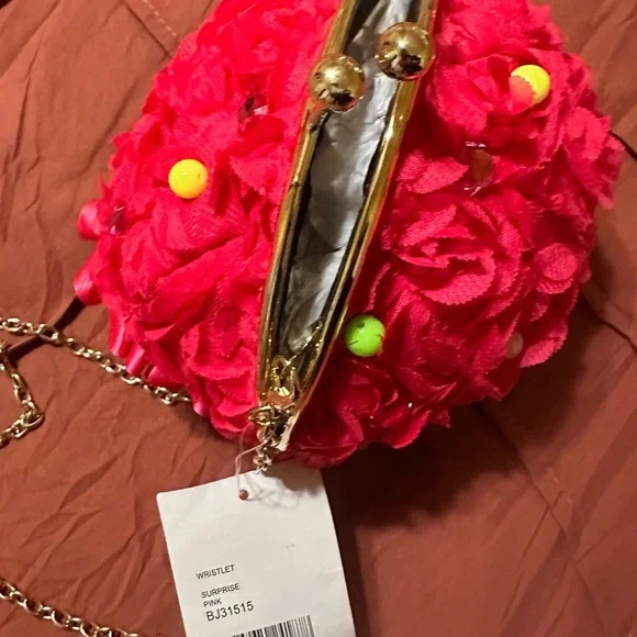 Betsey Johnson Pink Floral CUPCAKE Clutch - Picture 5 of 7